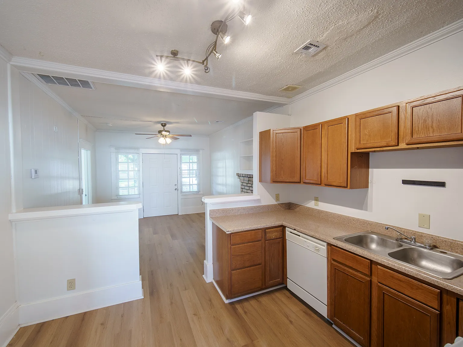 1 bed, 664 sqft, $795 — Photo 2