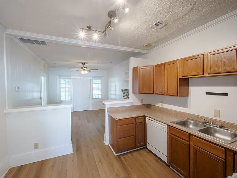 856 S Millwood Ave #2 — Photo 1