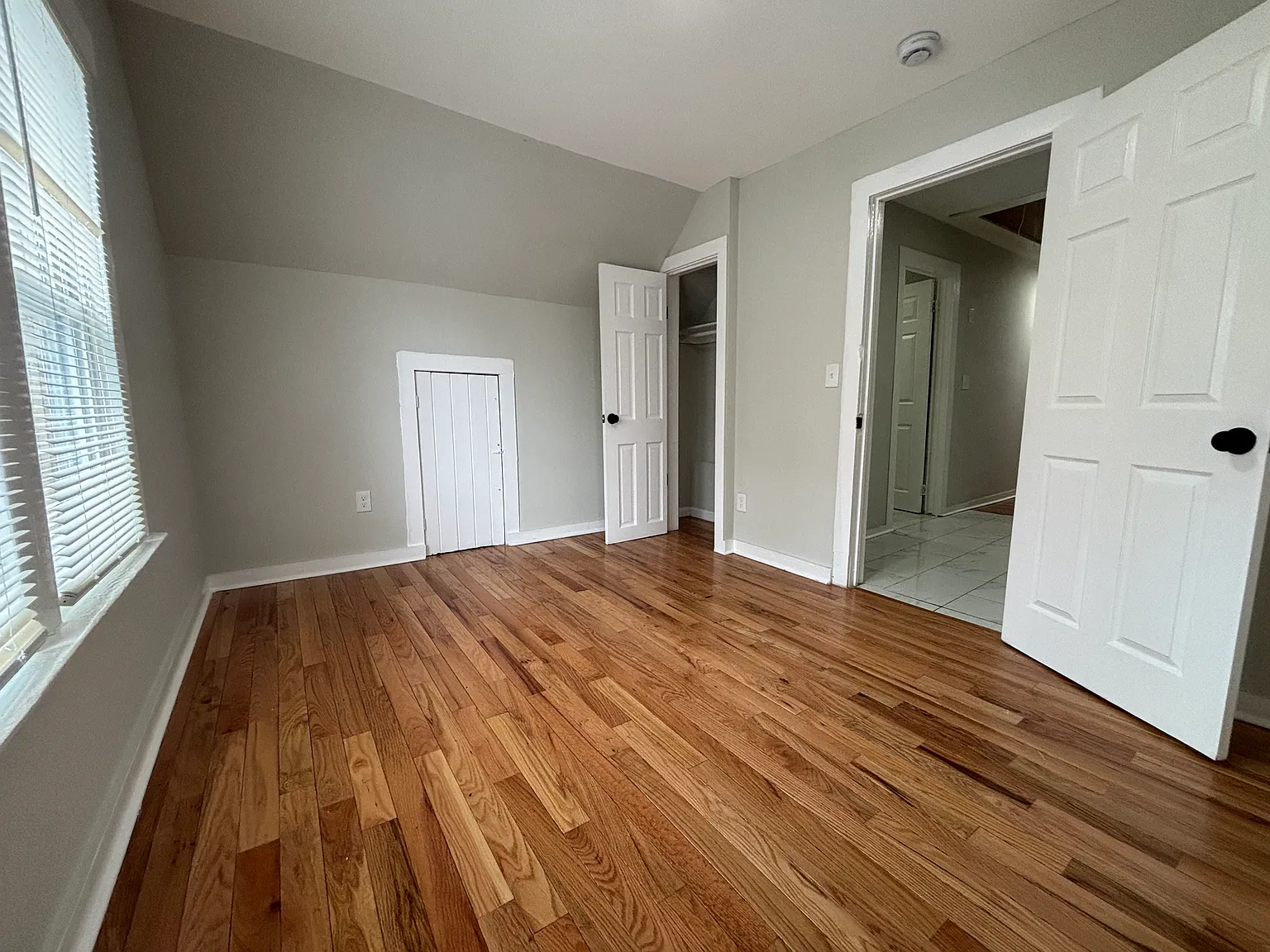 3 bed, 1100 sqft, $1,745 — Photo 2