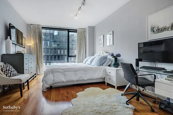 Sold by Sotheby's International Realty | media 3