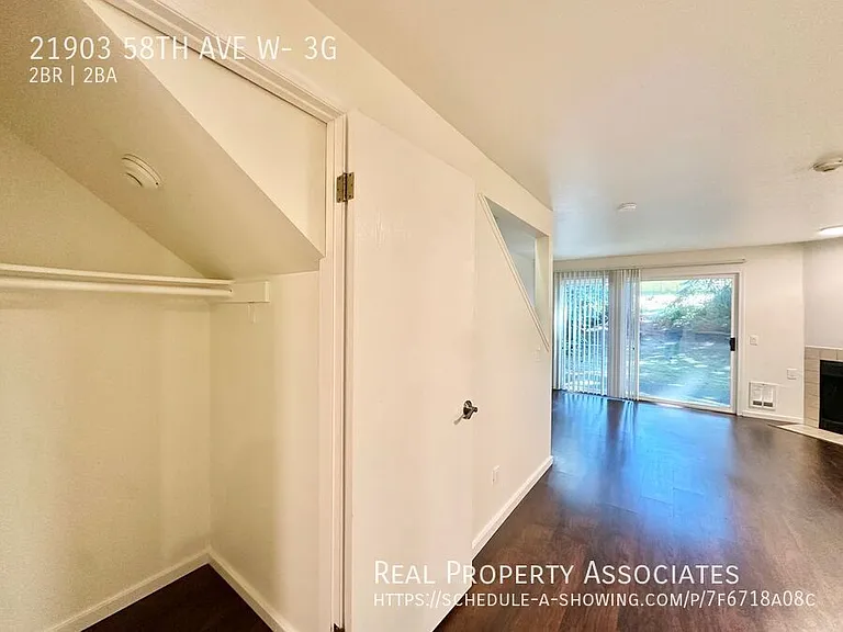 Hillcrest — Photo 39