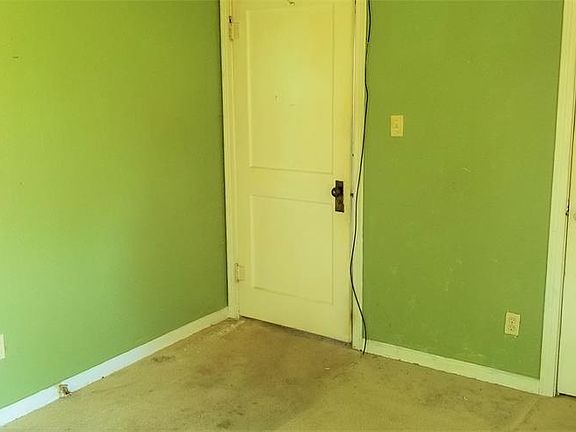 5th image of 411 Dewitt Ave