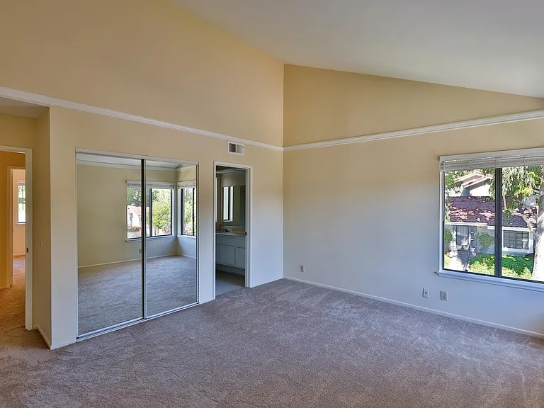 1061 Thistlegate Rd — Photo 12