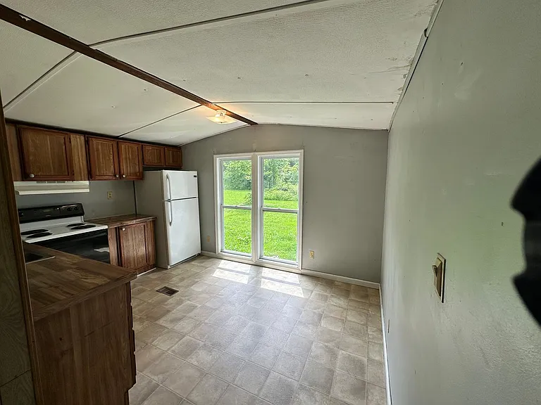 366 College St — Photo 5