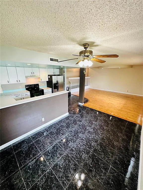2 bed, 2.0 bath, 1200 sqft, $2,000 — Photo 2