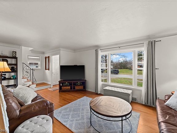 5th image of 4652 W Park Dr