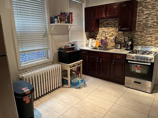 1st image of 218 Bainbridge St #1