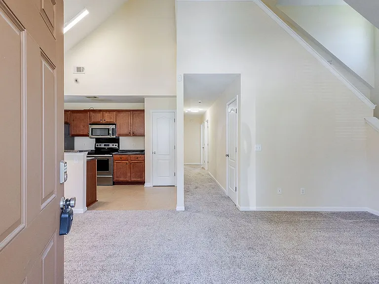 16 Castello Ave — Photo 5
