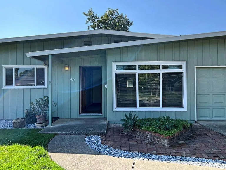 237 Peach Tree Ave — Photo 5