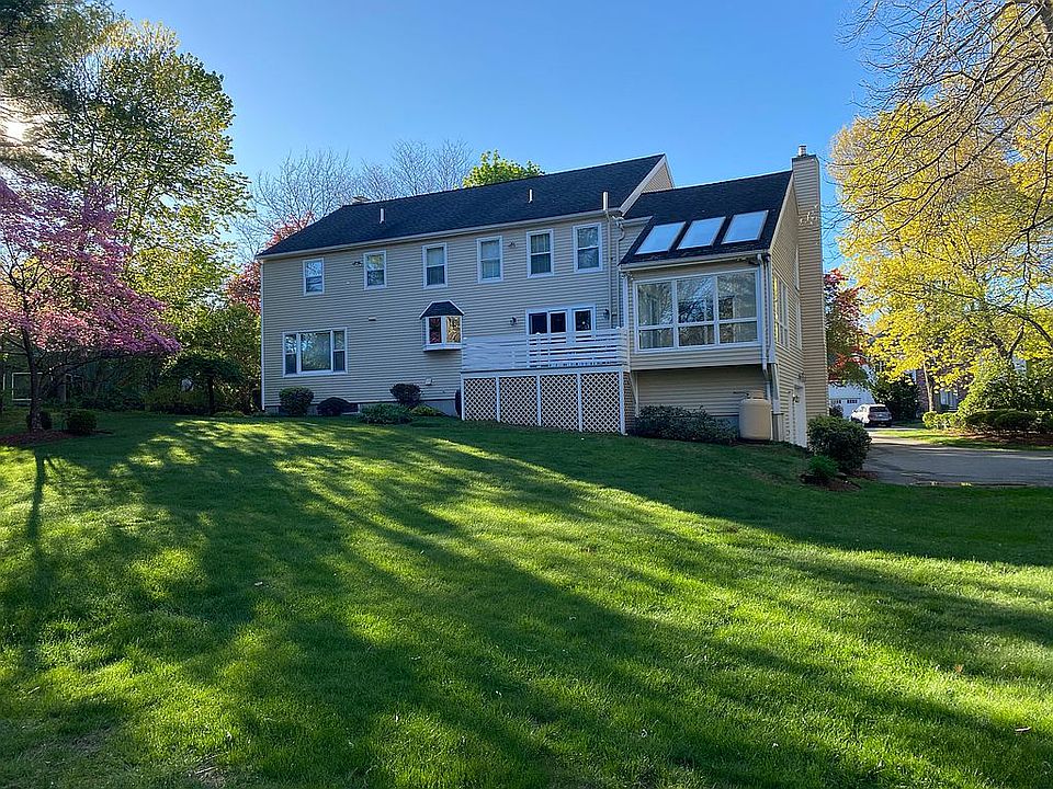 2nd image of 218 E Emerson Rd