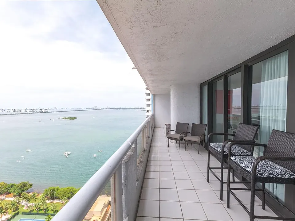1717 N Bayshore Dr #3750