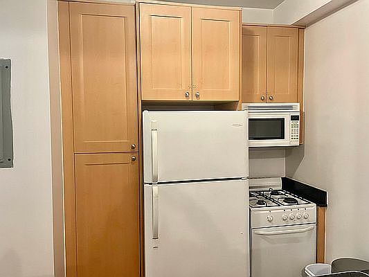 3rd image of 2734 21st St #7C