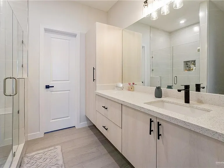 5601 Northwestern Ave #3 — Photo 8