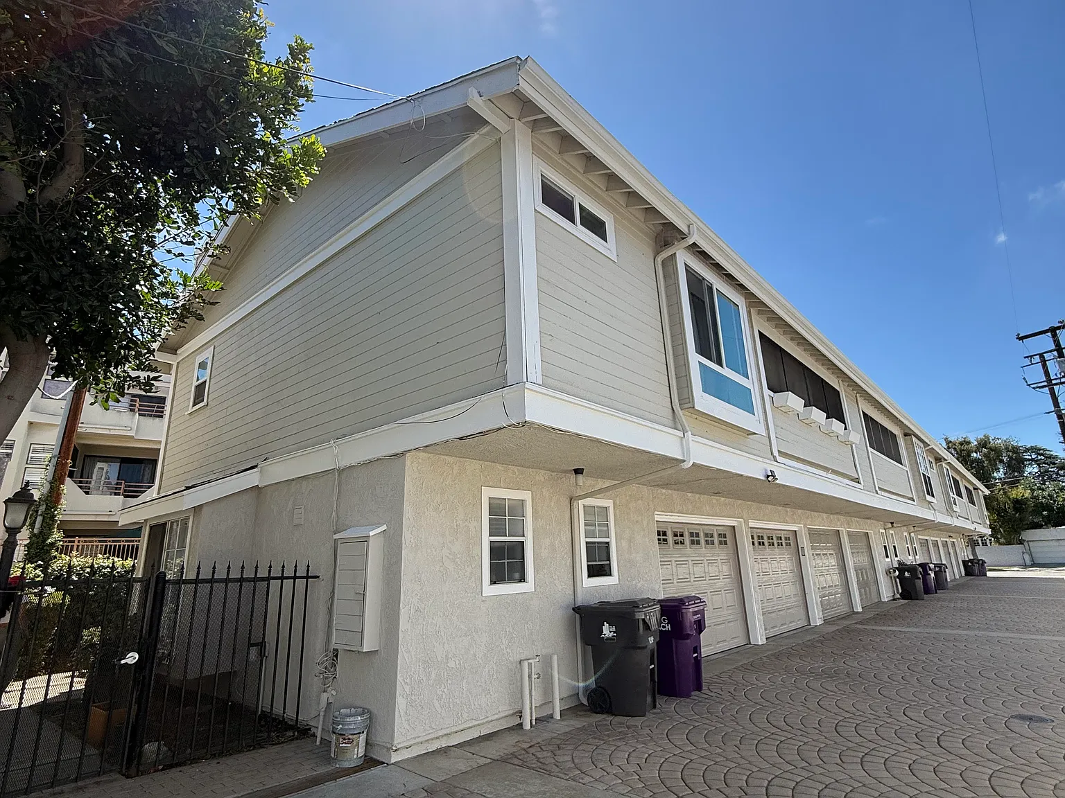 215 E Roosevelt Rd — Photo 4