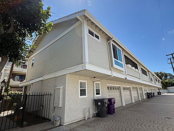 4th image of 215 E Roosevelt Rd APT D