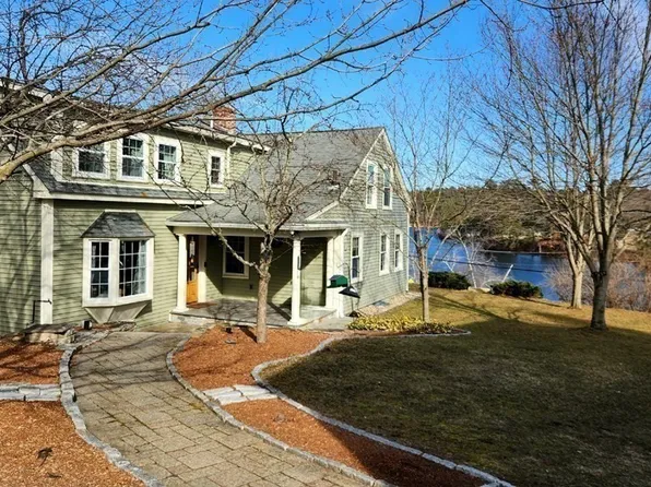 119 High St, Upton, MA 01568