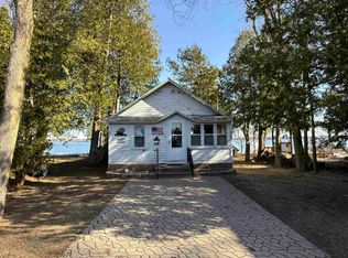 W4586 Buss Dr, Cecil, WI 54111