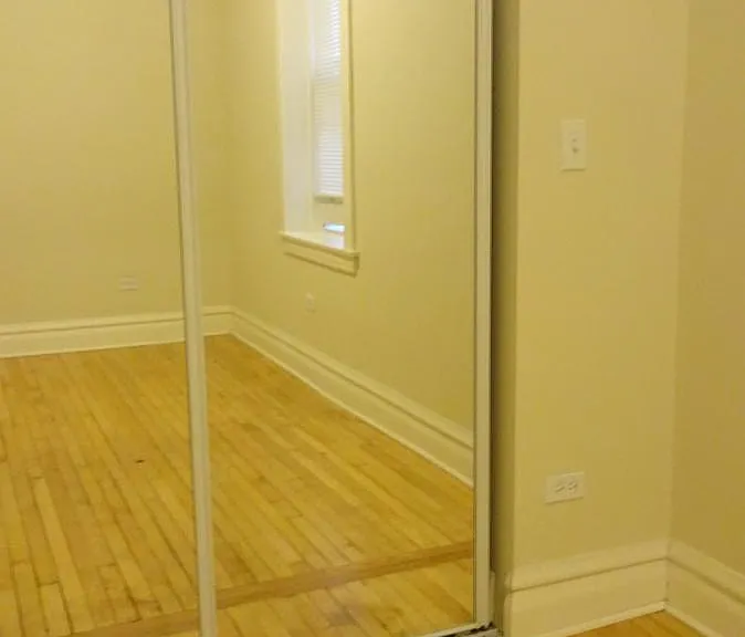 2 bedrooms with Closet (approx: 10x10 & 12x15)
