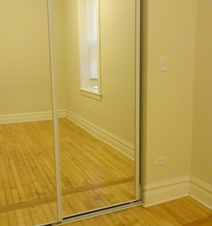 2 bedrooms with Closet (approx: 10x10 & 12x15)