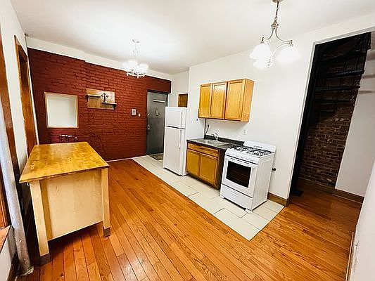 2nd image of 2246 1st Ave APT 1