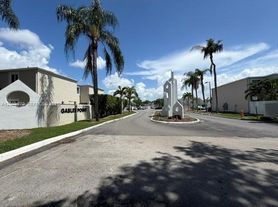 4590 SW 68th Court Cir, Miami, FL