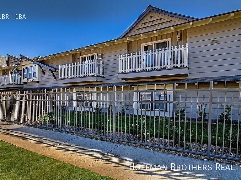 20326 Saticoy St #7 — Photo 11