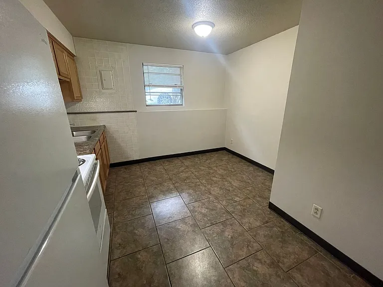 4453 W Bellview Dr — Photo 4