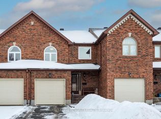 90 Waterton Cres, Ottawa, ON K2M 1Y5