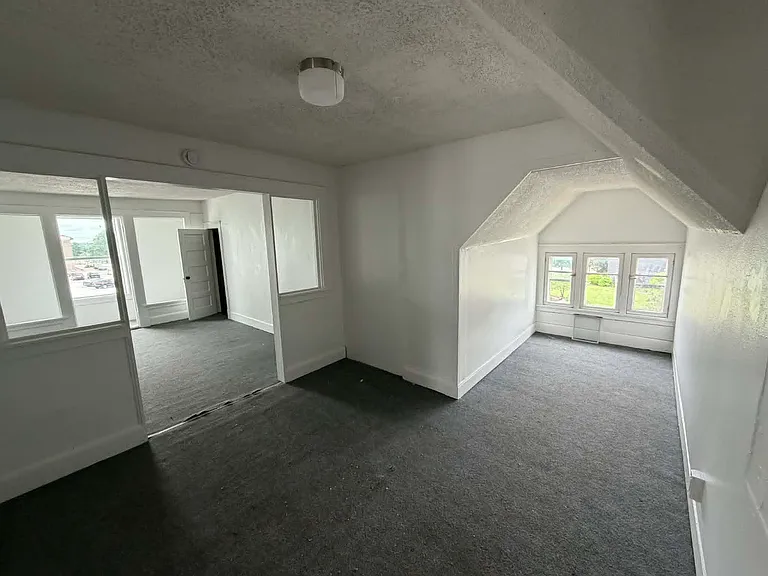 111 W State St #7 — Photo 2