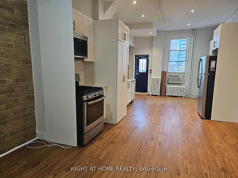 437 Spadina Ave #2 — Photo 4