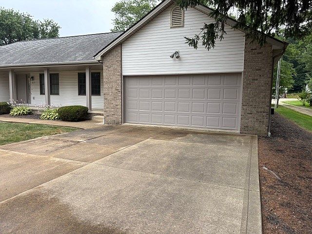 Welcome Home! 
8572 Pleasantwood NW: 3 bedroom, 2 bathroom ranch