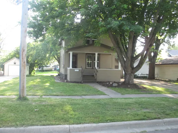 408 7th St SE, Waseca, MN 56093