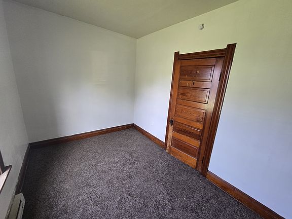 5th image of 2809 Elm St #1