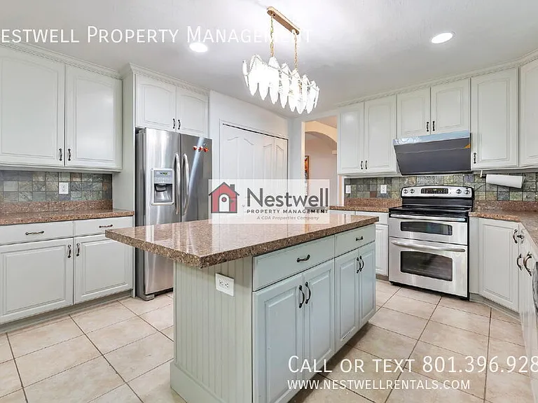 204 N Fairway Dr — Photo 2