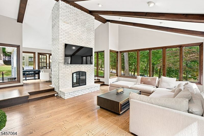 1st image of 7 Sleepy Hollow Rd