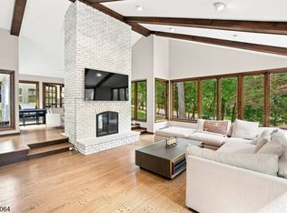 7 Sleepy Hollow Rd, Upper Saddle River, NJ 07458