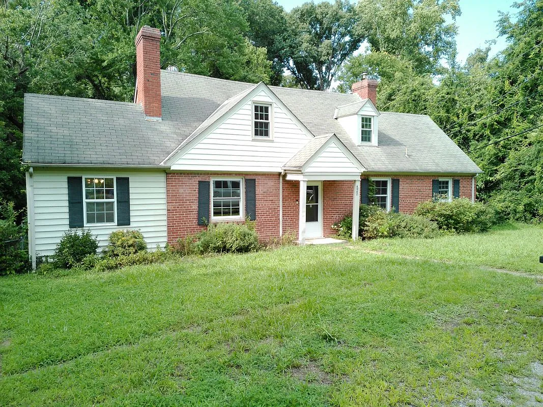 3 bed, 2.0 bath, 1798 sqft, $2,150 — Photo 2