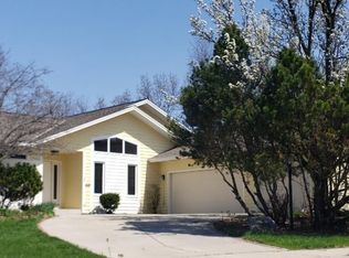 2600 Wensley Ct, Waukesha, WI 53188