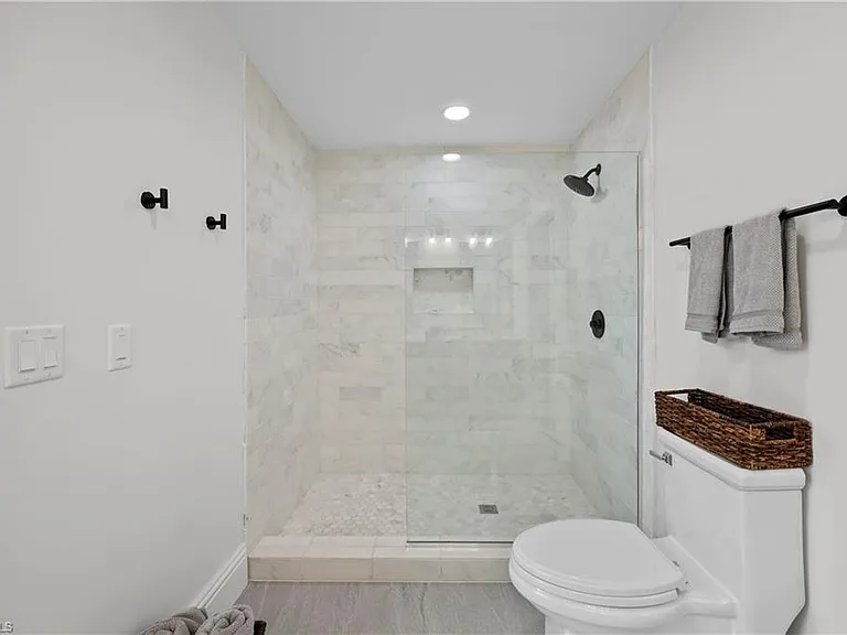 4611 Crayton Rd — Photo 21
