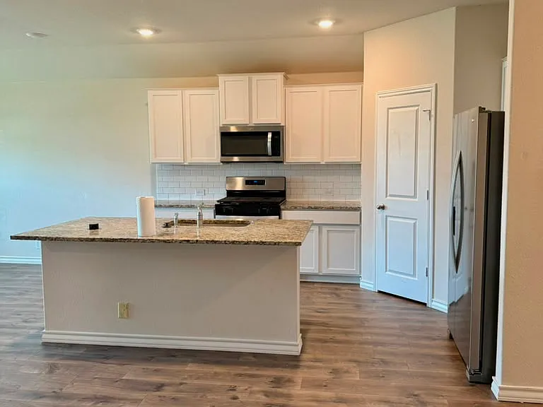 21230 Watercourse Way — Photo 3