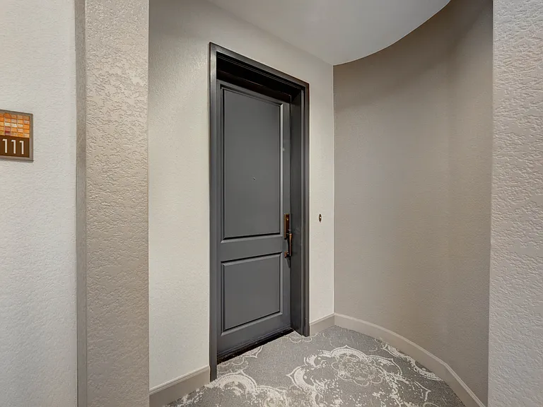 7820 Inverness Blvd — Photo 2