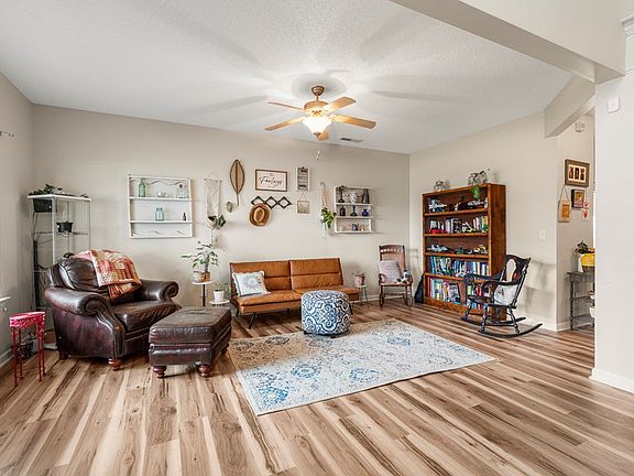 3rd image of 124 Blue Spruce Dr