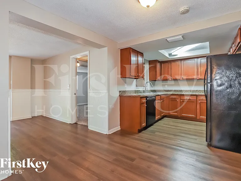 10805 Piccadilly Rd — Photo 4