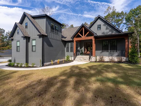 3105 Chatham Dr, Seneca, SC 29678