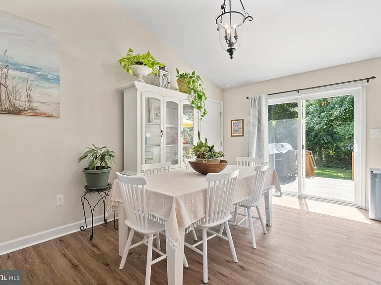 305 Cedar Ln — Photo 13