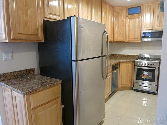 3rd image of 300 W 55th St APT 5E
