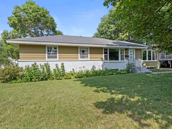 5727 Knox Ave N, Brooklyn Center, MN 55430