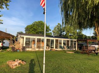 281 Paradise Island Dr, Coldwater, MI 49036