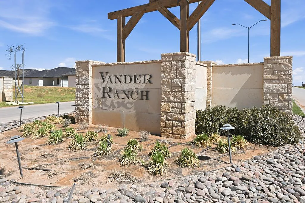 3 bed, 2.0 bath, 1500 sqft, $2,475 — Photo 4