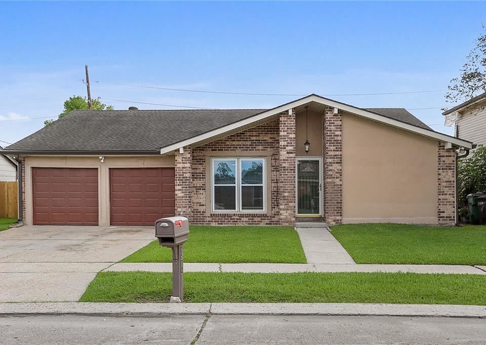 1st image of 2572 Eastview Dr